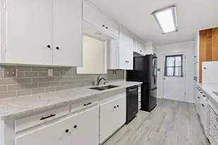 811 Nixon St, Lockhart, TX 78644 - Photo 6