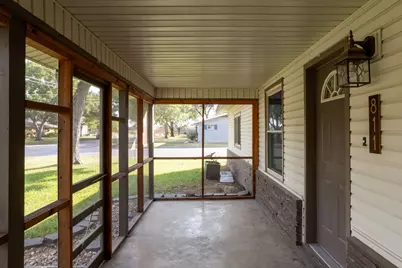 811 Nixon Street, Lockhart, TX 78644 - Photo 4