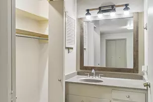 811 Nixon St, Lockhart, TX 78644 - Photo 26
