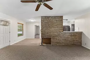 811 Nixon St, Lockhart, TX 78644 - Photo 8