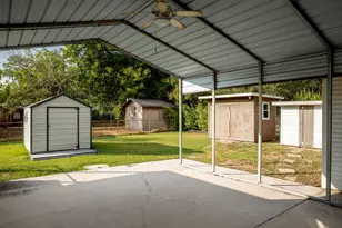 811 Nixon St, Lockhart, TX 78644 - Photo 40