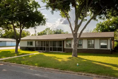 811 Nixon Street, Lockhart, TX 78644 - Photo 38