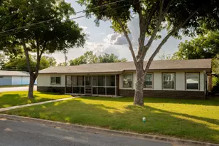 811 Nixon St, Lockhart, TX 78644 - Photo 38