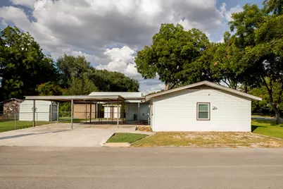 811 Nixon Street, Lockhart, TX 78644 - Photo 32