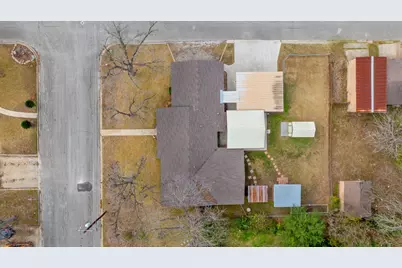811 Nixon Street, Lockhart, TX 78644 - Photo 32