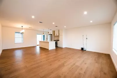 7104 Twin Crest Drive, Austin, TX 78752 - Photo 8