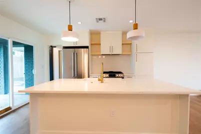 7104 Twin Crest Drive, Austin, TX 78752 - Photo 10