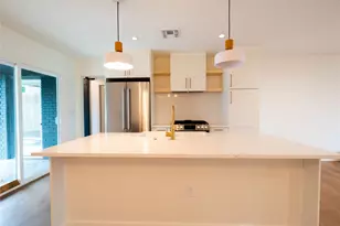 7104 Twin Crest Dr, Austin, TX 78752 - Photo 10