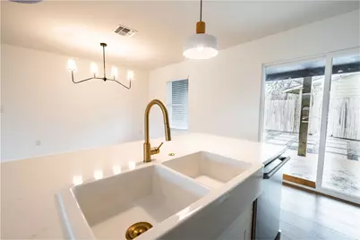 7104 Twin Crest Drive, Austin, TX 78752 - Photo 2