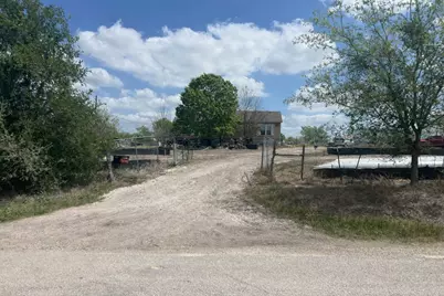 415 Holz Road, Niederwald, TX 78640 - Photo 4