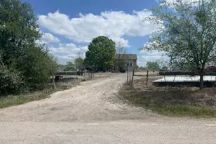 415 Holz Rd, Niederwald, TX 78640 - Photo 4