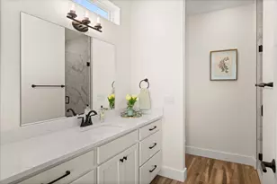 802 S Creek St, Fredericksburg, TX 78624 - Photo 10