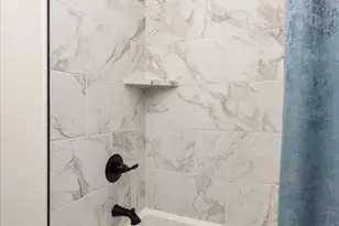 802 S Creek St, Fredericksburg, TX 78624 - Photo 16