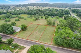 2105 Pecan St, Bastrop, TX 78602 - Photo 1