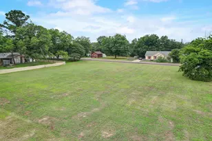 2105 Pecan St, Bastrop, TX 78602 - Photo 1