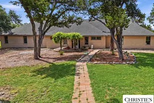 8901 Grandview Dr, Jonestown, TX 78645 - Photo 2