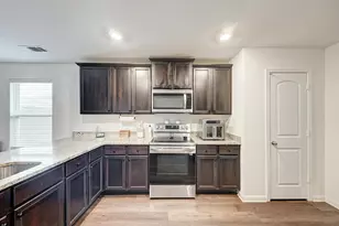 132 Maywood Ln, Jarrell, TX 76537 - Photo 8