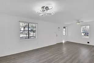 908 Tank St, Lockhart, TX 78644 - Photo 8