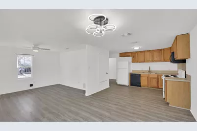 908 Tank Street, Lockhart, TX 78644 - Photo 2