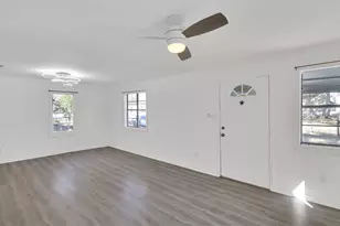 908 Tank St, Lockhart, TX 78644 - Photo 4