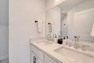 5406 Downs Dr, Austin, TX 78721 - Photo 18