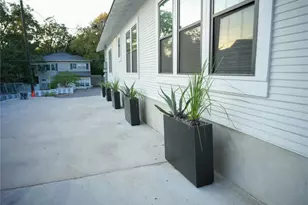 803 Oakland Ave, Austin, TX 78703 - Photo 10