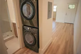 803 Oakland Ave, Austin, TX 78703 - Photo 8