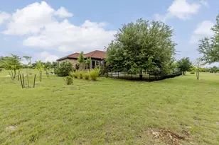128 Strada Luca, Florence, TX 76527 - Photo 38