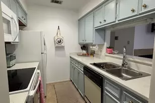 2706 Salado St, Austin, TX 78705 - Photo 2