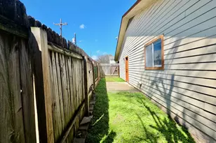 203 N 2nd St, Pflugerville, TX 78660 - Photo 22