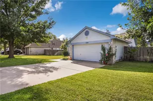 1252 Lacey Oak Loop, Round Rock, TX 78681 - Photo 2
