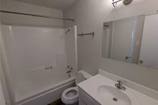 1818 S Lakeshore Blvd, Austin, TX 78741 - Photo 14
