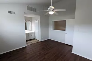 1818 S Lakeshore Blvd, Austin, TX 78741 - Photo 16