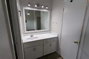 1818 S Lakeshore Blvd, Austin, TX 78741 - Photo 18