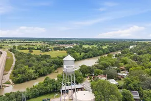 302 Hill St, Smithville, TX 78957 - Photo 36