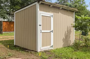 302 Hill St, Smithville, TX 78957 - Photo 34