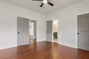 302 Hill St, Smithville, TX 78957 - Photo 14
