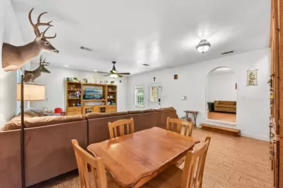 205 N Avenue E, Elgin, TX 78621 - Photo 8