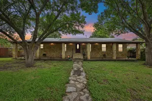 205 N Ave E, Elgin, TX 78621 - Photo 2