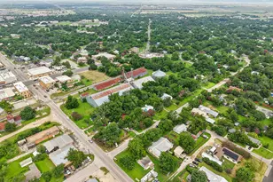 205 N Ave E, Elgin, TX 78621 - Photo 32