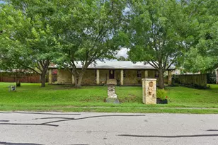 205 N Ave E, Elgin, TX 78621 - Photo 36