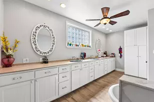 205 N Ave E, Elgin, TX 78621 - Photo 16