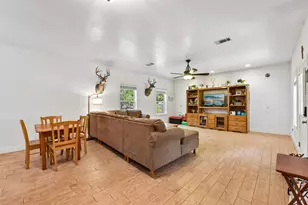 205 N Ave E, Elgin, TX 78621 - Photo 10