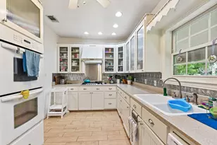205 N Ave E, Elgin, TX 78621 - Photo 6
