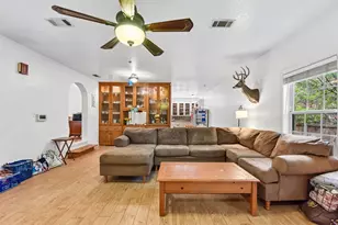 205 N Ave E, Elgin, TX 78621 - Photo 8