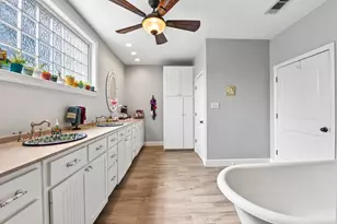 205 N Ave E, Elgin, TX 78621 - Photo 18