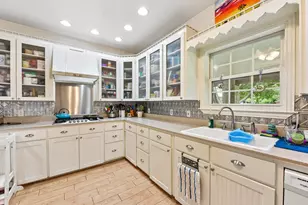 205 N Ave E, Elgin, TX 78621 - Photo 4