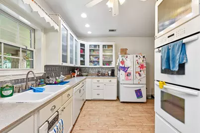 205 N Avenue E, Elgin, TX 78621 - Photo 4