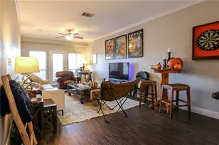 910 W 25th St, Austin, TX 78705 - Photo 2