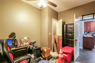 910 W 25th St, Austin, TX 78705 - Photo 20